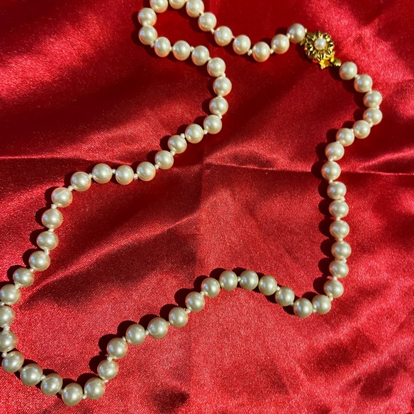 String of faux pearls classic style - Picture 14 of 15